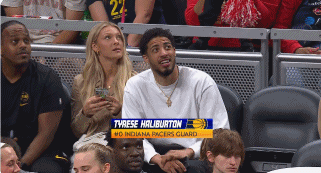 😍哈利伯顿观战WNBA 旁边美女看他的眼神快拉丝了😋