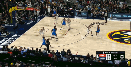 马龙上半场最后一防特地将威少换上 后者干扰对手抛投&抢到篮板