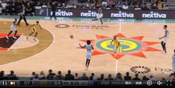 詹姆斯进攻时疑似面部被打 马刺抓住老詹喘息之际抢中三分