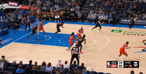 😤罕见！亚历山大一条龙双手暴扣🔥赛季24次30+继续领跑NBA！