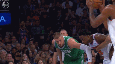 双手抱头极其懊悔😞米切罗1罚不中后自我鼓励 结果2罚三不沾！