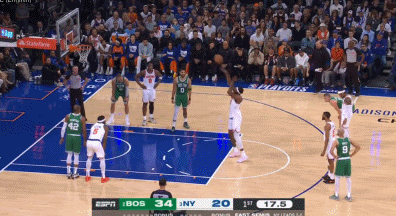 双手抱头极其懊悔😞米切罗1罚不中后自我鼓励 结果2罚三不沾！