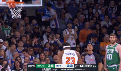 双手抱头极其懊悔😞米切罗1罚不中后自我鼓励 结果2罚三不沾！