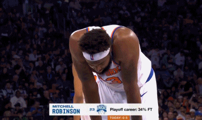 双手抱头极其懊悔😞米切罗1罚不中后自我鼓励 结果2罚三不沾！