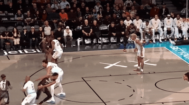 文班亚马,赛季结束:本来正描绘着未来传奇的框架呢