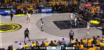 外线开炮！米切尔和斯特鲁斯相继命中三分 骑士扩大领先轰停对手