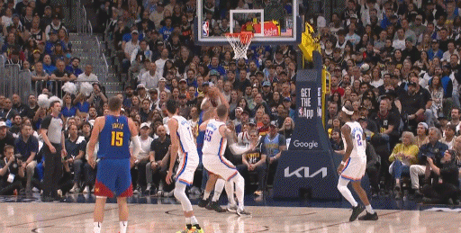 约基奇直塞助戈登篮下扣篮&哈腾送大帽 戈登抱怨裁判未吹犯规吃T