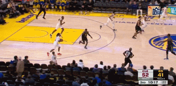 转折点？👀裁判疑似误判 科尔不挑战！米切尔开启三分一波流！