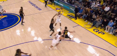 💥肆虐勇士内线!阿伦中路跟进单臂拉满弓战斧劈扣