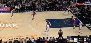 大头发威！布伦森顶着防守强投三分压哨命中 帮助球队迫近比分