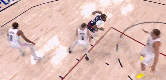 小德里克-琼斯自投自补打中被吹进攻干扰球 快船挑战成功两分有效