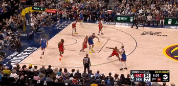 穷追猛打！约基奇暴打快船小阵容 碾到篮下打成2+1