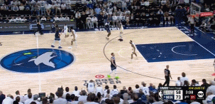 节奏太好了！亚历山大-沃克横撤步晃出空间 三分球穿心命中