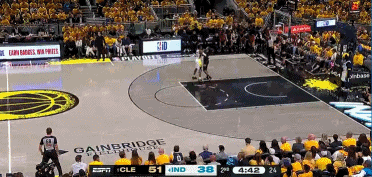 难受！加兰接球时推了马瑟林&裁判吹进攻犯规 加兰第4犯被换下