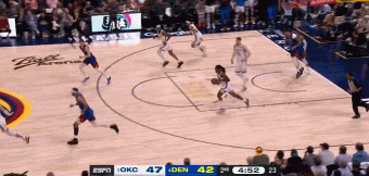 脑子太清楚！卡鲁索空位三分没投 妙传助阿隆-维金斯轻松取分