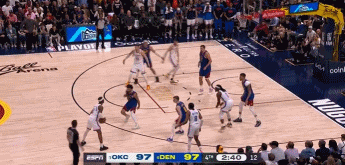 同一起跑线！末节还剩2分32秒两队97平 拼抢判双方犯规&中圈跳球