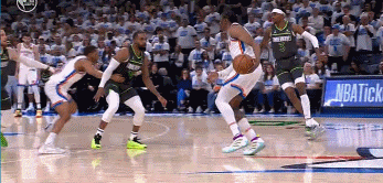 多少带点私人恩怨🤣迪文岑佐协防被康利误伤打到面部&鼻血直流