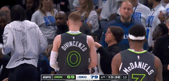 多少带点私人恩怨🤣迪文岑佐协防被康利误伤打到面部&鼻血直流